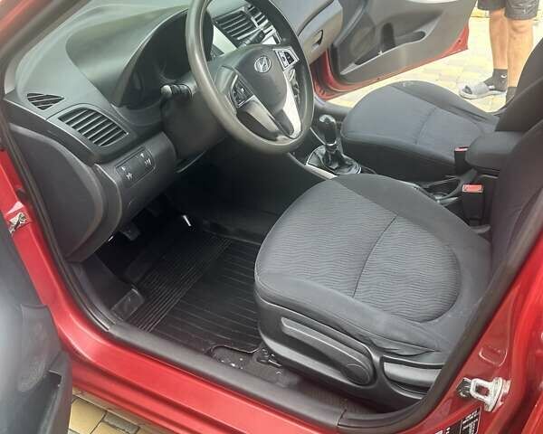 Красный Хендай Акцент, объемом двигателя 1.6 л и пробегом 250 тыс. км за 7800 $, фото 7 на Automoto.ua