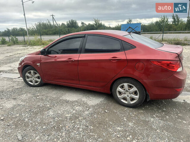Красный Хендай Акцент, объемом двигателя 1.6 л и пробегом 250 тыс. км за 7800 $, фото 3 на Automoto.ua