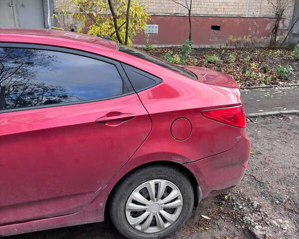 Красный Хендай Акцент, объемом двигателя 1.4 л и пробегом 133 тыс. км за 4800 $, фото 9 на Automoto.ua