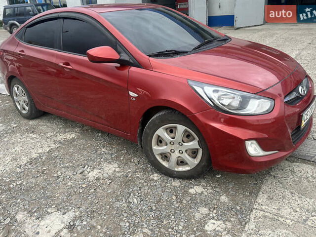 Красный Хендай Акцент, объемом двигателя 1.6 л и пробегом 250 тыс. км за 7800 $, фото 2 на Automoto.ua