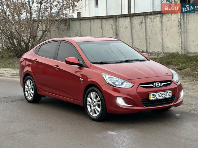 Красный Хендай Акцент, объемом двигателя 1.6 л и пробегом 81 тыс. км за 9200 $, фото 4 на Automoto.ua
