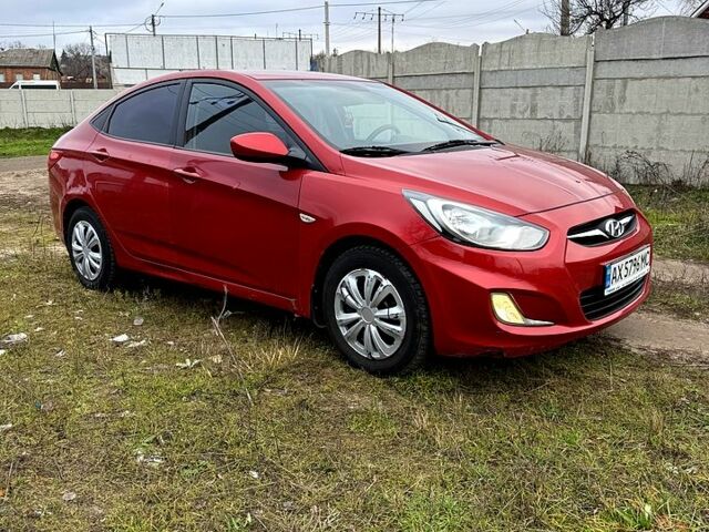 Красный Хендай Акцент, объемом двигателя 1.4 л и пробегом 133 тыс. км за 4500 $, фото 2 на Automoto.ua