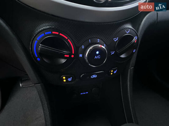 Красный Хендай Акцент, объемом двигателя 1.6 л и пробегом 81 тыс. км за 9200 $, фото 68 на Automoto.ua