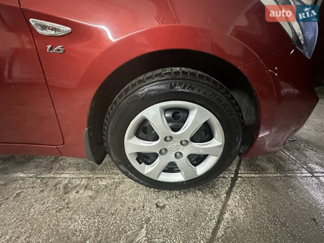 Красный Хендай Акцент, объемом двигателя 1.6 л и пробегом 81 тыс. км за 9200 $, фото 81 на Automoto.ua