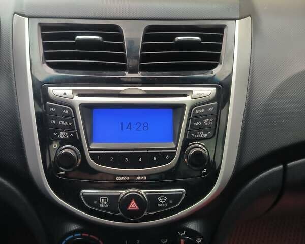 Червоний Хендай Акцент, об'ємом двигуна 1.6 л та пробігом 80 тис. км за 7893 $, фото 10 на Automoto.ua