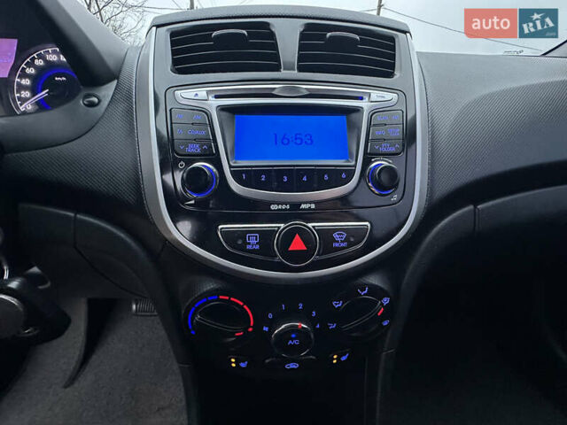 Красный Хендай Акцент, объемом двигателя 1.6 л и пробегом 81 тыс. км за 9200 $, фото 67 на Automoto.ua