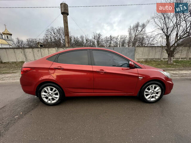 Красный Хендай Акцент, объемом двигателя 1.6 л и пробегом 81 тыс. км за 9200 $, фото 6 на Automoto.ua