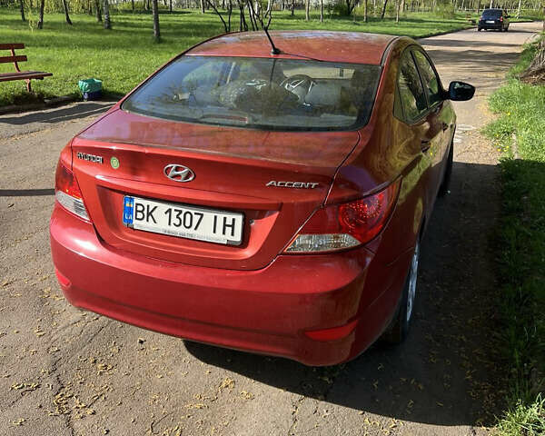 Красный Хендай Акцент, объемом двигателя 1.4 л и пробегом 104 тыс. км за 7300 $, фото 4 на Automoto.ua