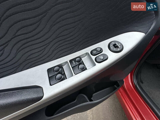 Красный Хендай Акцент, объемом двигателя 1.6 л и пробегом 81 тыс. км за 9200 $, фото 53 на Automoto.ua