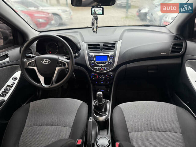 Красный Хендай Акцент, объемом двигателя 1.4 л и пробегом 172 тыс. км за 6800 $, фото 11 на Automoto.ua