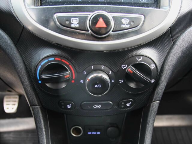 Червоний Хендай Акцент, об'ємом двигуна 1.4 л та пробігом 161 тис. км за 6500 $, фото 14 на Automoto.ua