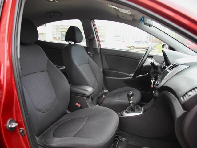 Червоний Хендай Акцент, об'ємом двигуна 1.4 л та пробігом 161 тис. км за 6500 $, фото 9 на Automoto.ua