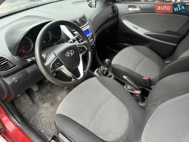 Красный Хендай Акцент, объемом двигателя 1.4 л и пробегом 172 тыс. км за 6800 $, фото 12 на Automoto.ua