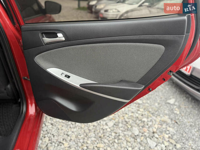 Красный Хендай Акцент, объемом двигателя 1.4 л и пробегом 172 тыс. км за 6800 $, фото 18 на Automoto.ua