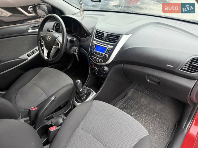 Красный Хендай Акцент, объемом двигателя 1.4 л и пробегом 172 тыс. км за 6800 $, фото 13 на Automoto.ua