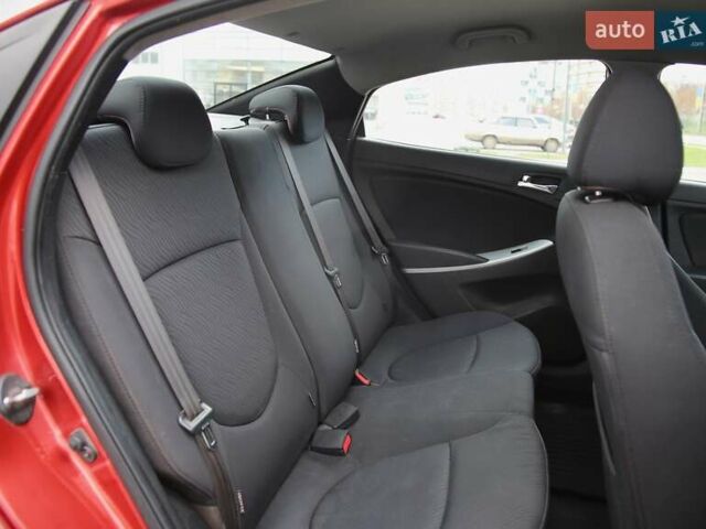 Червоний Хендай Акцент, об'ємом двигуна 1.4 л та пробігом 161 тис. км за 6500 $, фото 8 на Automoto.ua