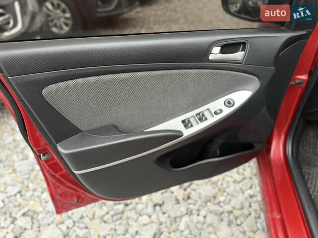 Красный Хендай Акцент, объемом двигателя 1.4 л и пробегом 172 тыс. км за 6800 $, фото 21 на Automoto.ua