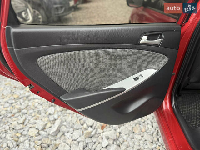 Красный Хендай Акцент, объемом двигателя 1.4 л и пробегом 172 тыс. км за 6800 $, фото 20 на Automoto.ua