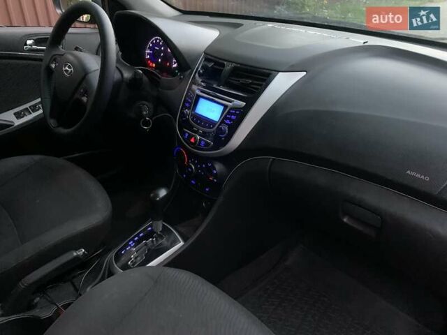 Красный Хендай Акцент, объемом двигателя 1.59 л и пробегом 136 тыс. км за 4644 $, фото 5 на Automoto.ua