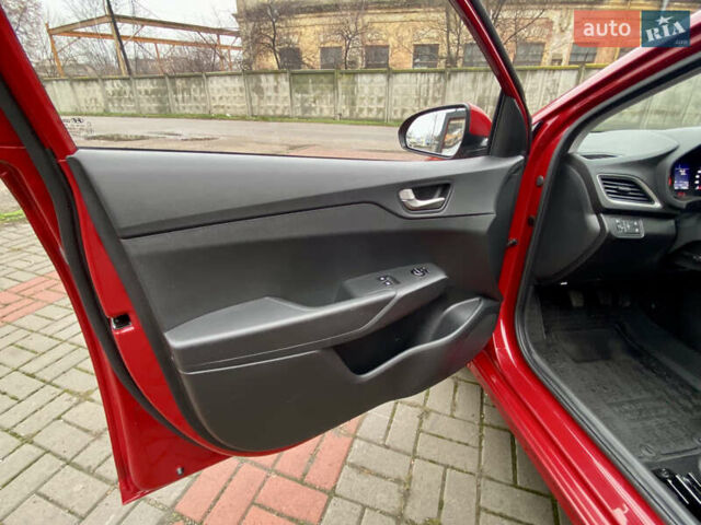 Червоний Хендай Акцент, об'ємом двигуна 1.37 л та пробігом 48 тис. км за 10000 $, фото 24 на Automoto.ua