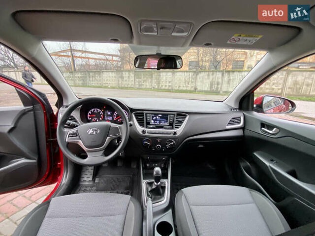 Червоний Хендай Акцент, об'ємом двигуна 1.37 л та пробігом 48 тис. км за 10000 $, фото 27 на Automoto.ua