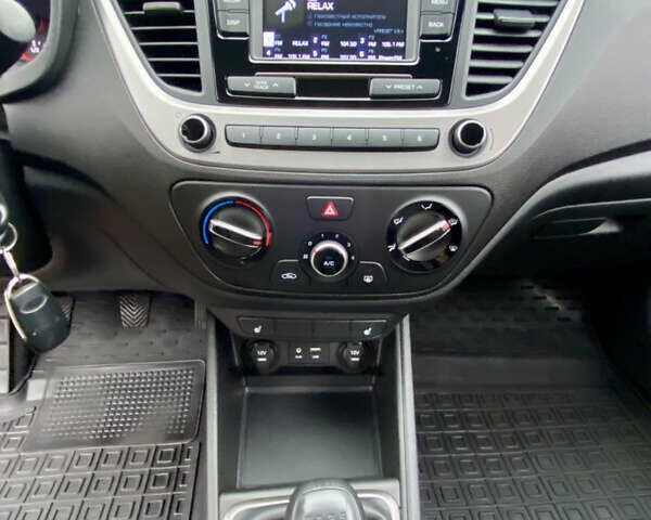 Червоний Хендай Акцент, об'ємом двигуна 1.37 л та пробігом 48 тис. км за 10000 $, фото 30 на Automoto.ua