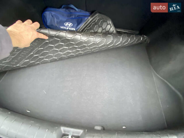 Червоний Хендай Акцент, об'ємом двигуна 1.37 л та пробігом 48 тис. км за 10000 $, фото 44 на Automoto.ua