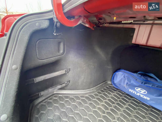 Червоний Хендай Акцент, об'ємом двигуна 1.37 л та пробігом 48 тис. км за 10000 $, фото 47 на Automoto.ua