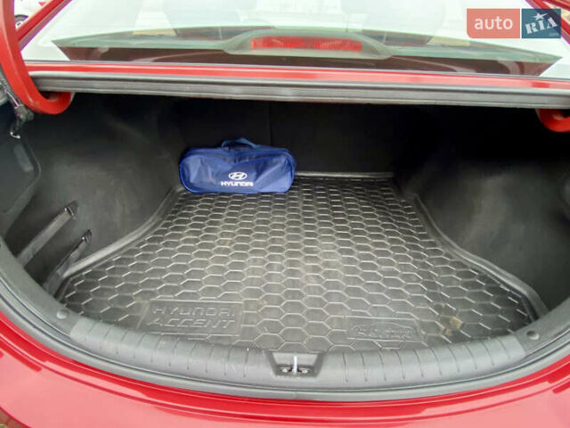 Червоний Хендай Акцент, об'ємом двигуна 1.37 л та пробігом 48 тис. км за 10000 $, фото 43 на Automoto.ua