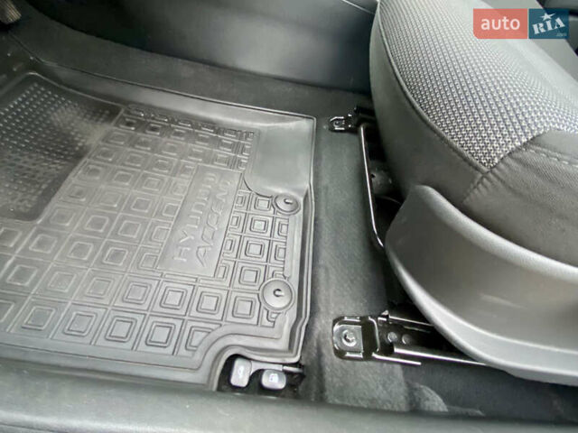 Червоний Хендай Акцент, об'ємом двигуна 1.37 л та пробігом 48 тис. км за 10000 $, фото 35 на Automoto.ua