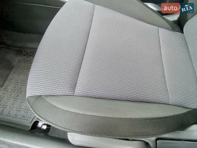 Червоний Хендай Акцент, об'ємом двигуна 1.37 л та пробігом 48 тис. км за 10000 $, фото 36 на Automoto.ua