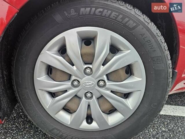 Красный Хендай Акцент, объемом двигателя 1.6 л и пробегом 130 тыс. км за 9200 $, фото 13 на Automoto.ua