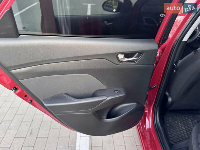 Красный Хендай Акцент, объемом двигателя 1.6 л и пробегом 8 тыс. км за 12400 $, фото 52 на Automoto.ua