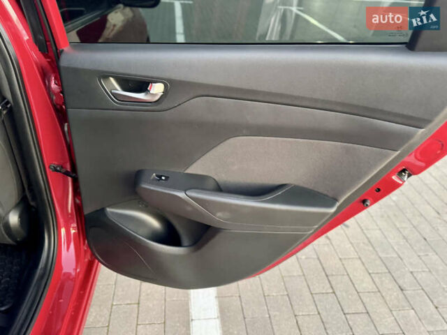 Красный Хендай Акцент, объемом двигателя 1.6 л и пробегом 8 тыс. км за 12400 $, фото 56 на Automoto.ua