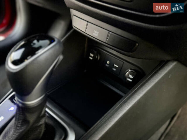 Красный Хендай Акцент, объемом двигателя 1.6 л и пробегом 8 тыс. км за 12400 $, фото 59 на Automoto.ua