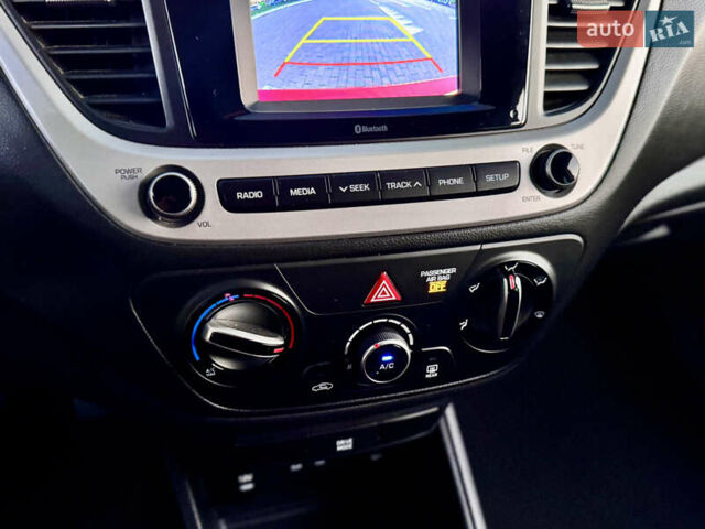 Красный Хендай Акцент, объемом двигателя 1.6 л и пробегом 8 тыс. км за 12400 $, фото 47 на Automoto.ua