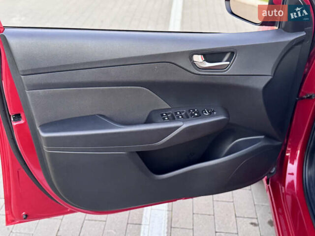 Красный Хендай Акцент, объемом двигателя 1.6 л и пробегом 8 тыс. км за 12400 $, фото 65 на Automoto.ua
