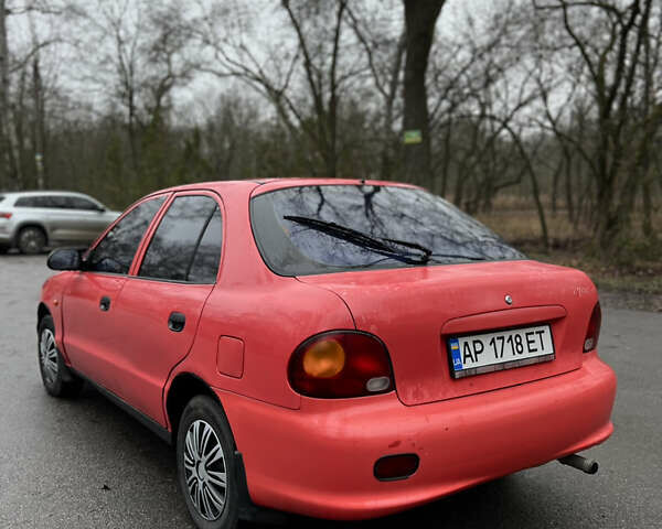 Красный Хендай Акцент, объемом двигателя 1.3 л и пробегом 300 тыс. км за 1200 $, фото 2 на Automoto.ua