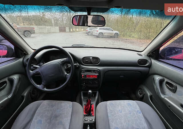 Красный Хендай Акцент, объемом двигателя 1.3 л и пробегом 300 тыс. км за 1200 $, фото 13 на Automoto.ua