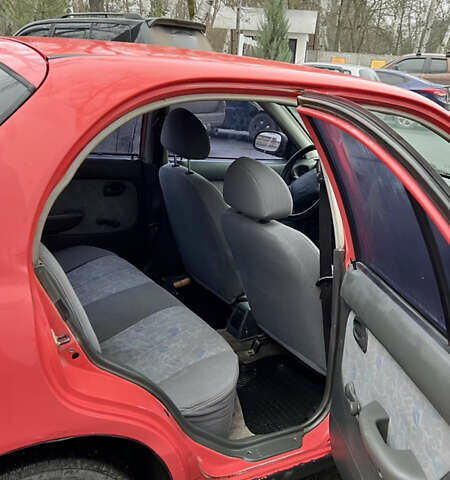 Красный Хендай Акцент, объемом двигателя 1.3 л и пробегом 300 тыс. км за 1200 $, фото 8 на Automoto.ua