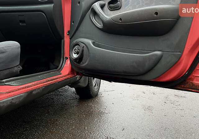Красный Хендай Акцент, объемом двигателя 1.3 л и пробегом 300 тыс. км за 1200 $, фото 7 на Automoto.ua