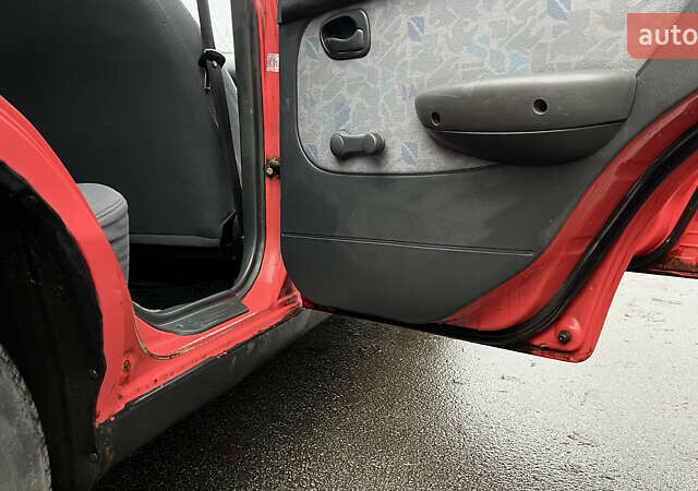 Красный Хендай Акцент, объемом двигателя 1.3 л и пробегом 300 тыс. км за 1200 $, фото 17 на Automoto.ua