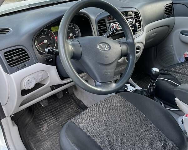 Хендай Акцент, объемом двигателя 1.4 л и пробегом 278 тыс. км за 4235 $, фото 8 на Automoto.ua