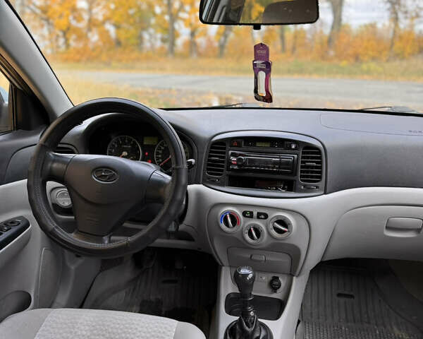 Хендай Акцент, объемом двигателя 1.4 л и пробегом 290 тыс. км за 3600 $, фото 4 на Automoto.ua