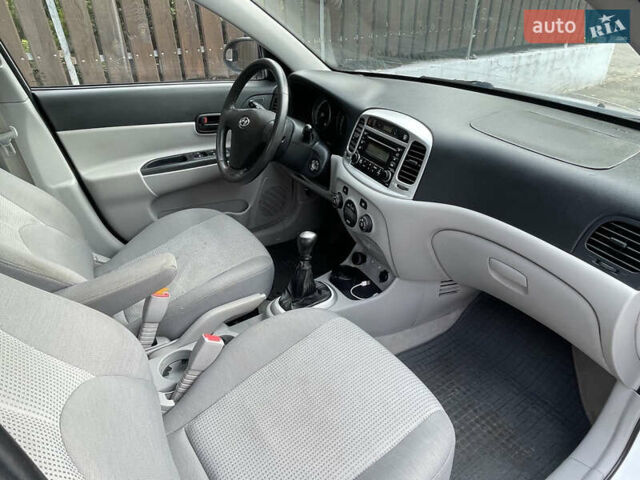 Хендай Акцент, объемом двигателя 1.6 л и пробегом 130 тыс. км за 4600 $, фото 5 на Automoto.ua