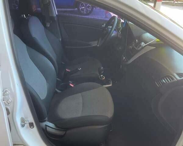 Хендай Акцент 2013 в Кропивницком (Кировограде) на Automoto.ua Хендай Акцент, объемом двигателя 1.4 л и пробегом 201 тыс. км за 6000 $, фото 2 на Automoto.ua