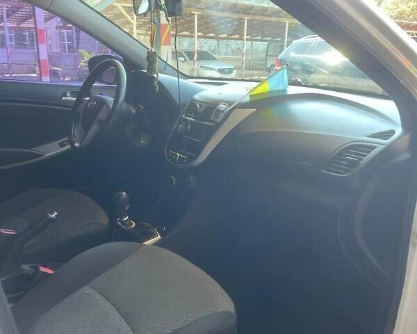 Хендай Акцент 2013 в Кропивницком (Кировограде) на Automoto.ua Хендай Акцент, объемом двигателя 1.4 л и пробегом 201 тыс. км за 6000 $, фото 3 на Automoto.ua