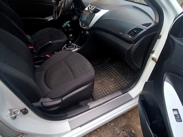 Хендай Акцент, объемом двигателя 1.4 л и пробегом 205 тыс. км за 4000 $, фото 4 на Automoto.ua