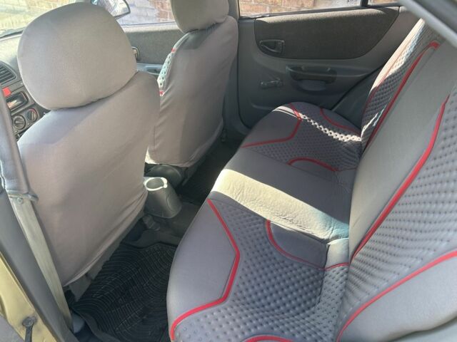 Жовтий Хендай Акцент, об'ємом двигуна 1.3 л та пробігом 380 тис. км за 1750 $, фото 5 на Automoto.ua