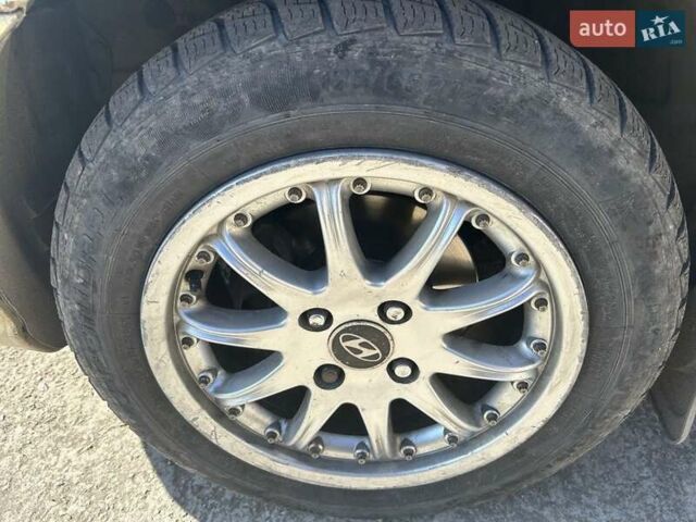 Желтый Хендай Акцент, объемом двигателя 1.3 л и пробегом 380 тыс. км за 1750 $, фото 5 на Automoto.ua